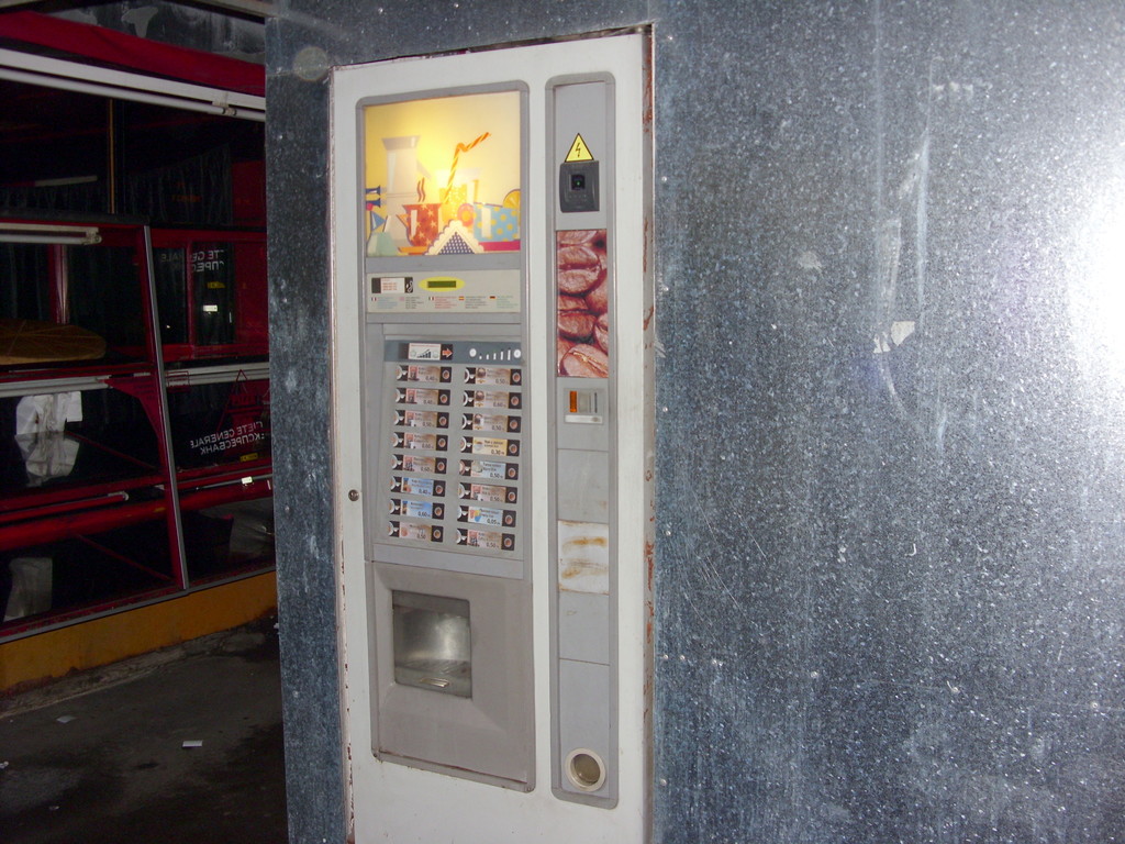 Coffee vending machine