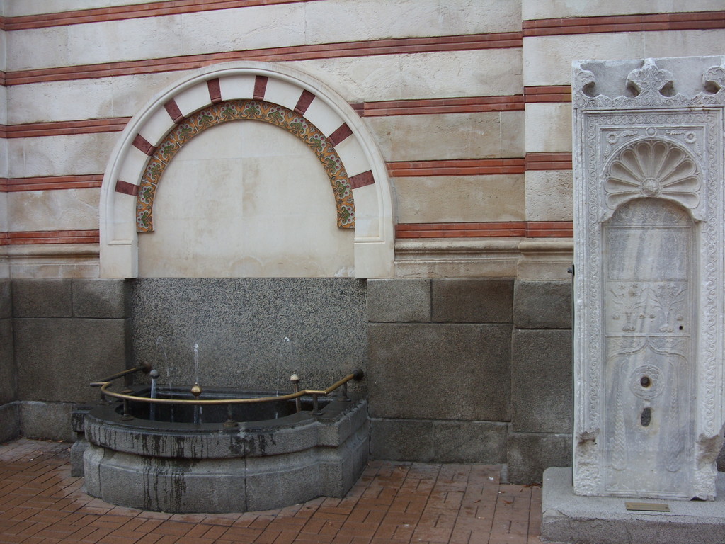 Drinking water fountain - Mineral water