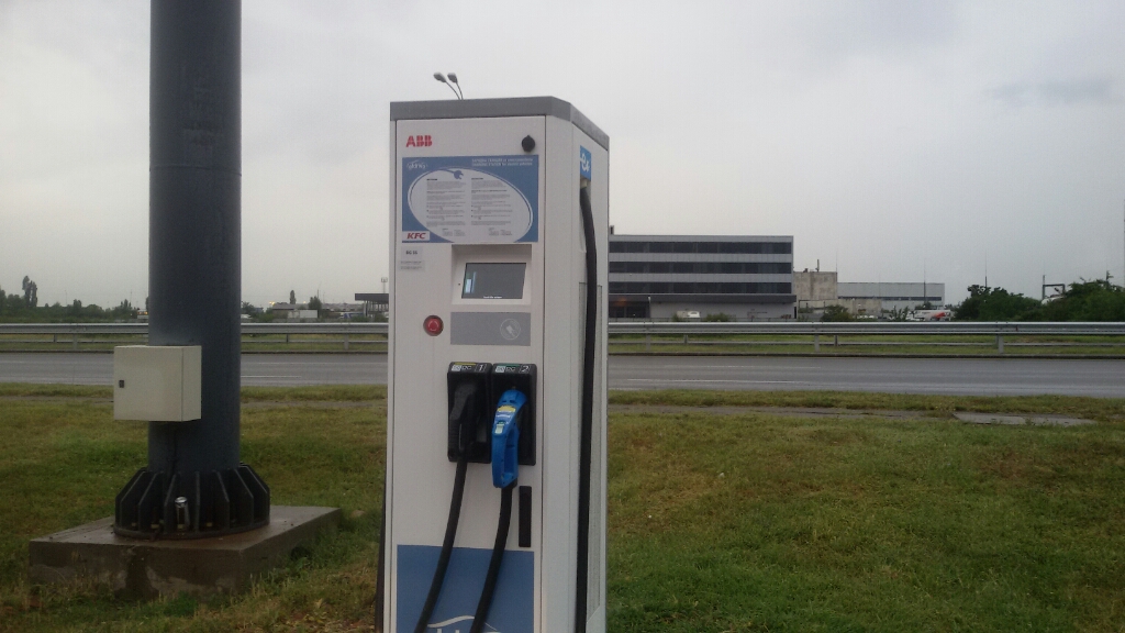 Electric vehicle charging station