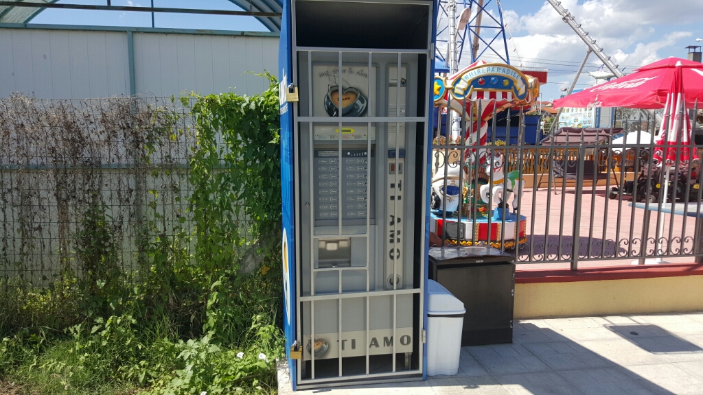 Coffee vending machine