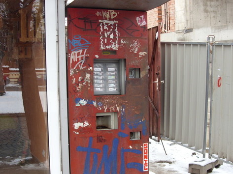 Coffee vending machine