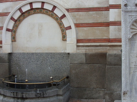 Drinking water fountain - Mineral water