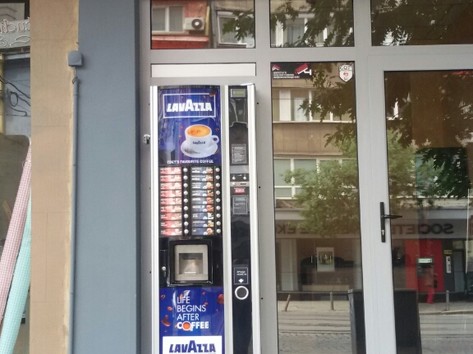 Coffee vending machine