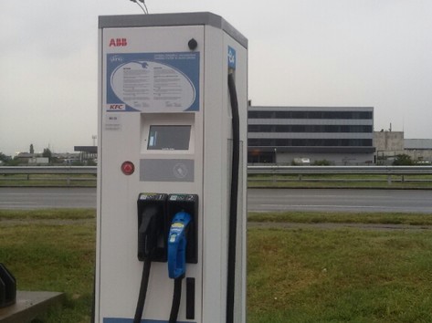 Electric vehicle charging station