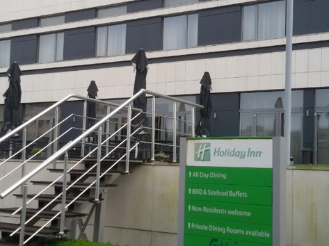 Holiday Inn - Хотел