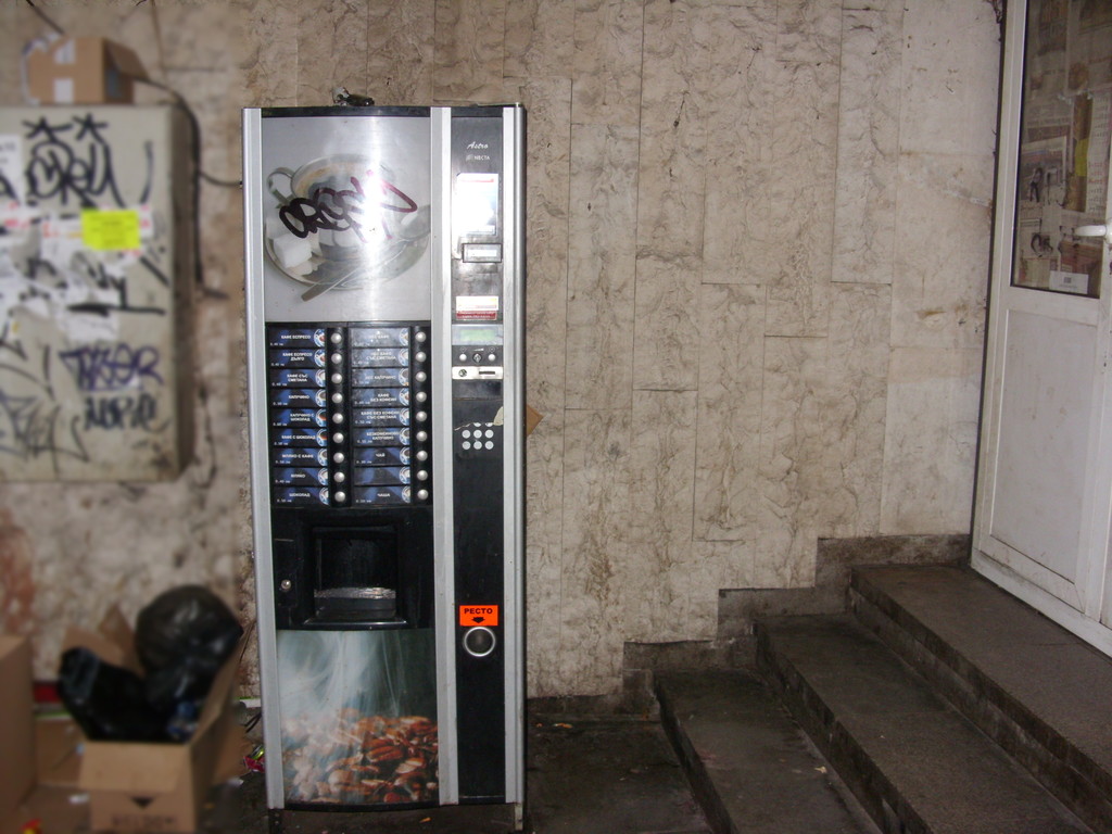 Coffee vending machine