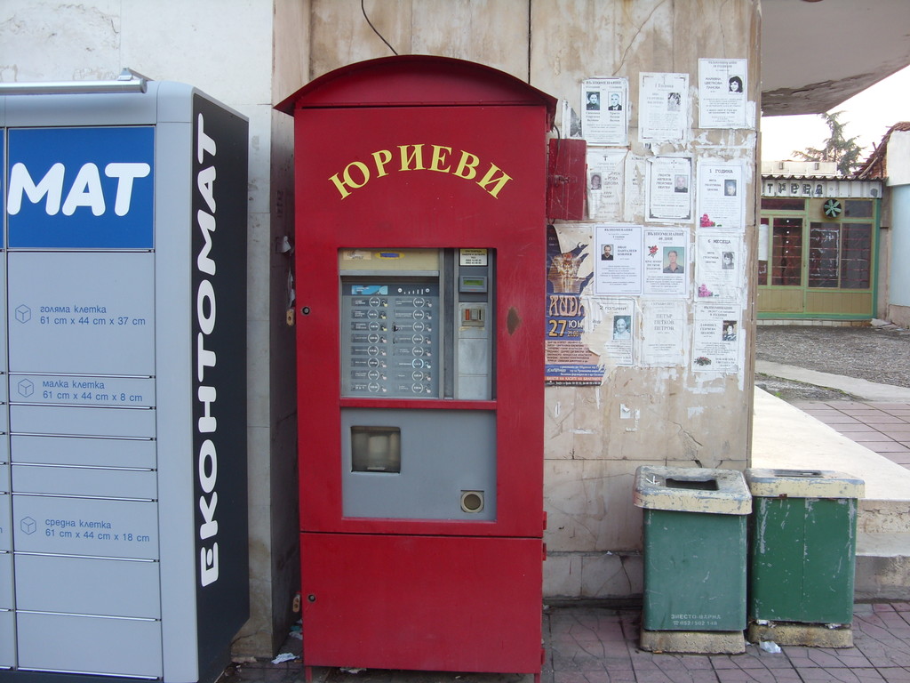 Coffee vending machine