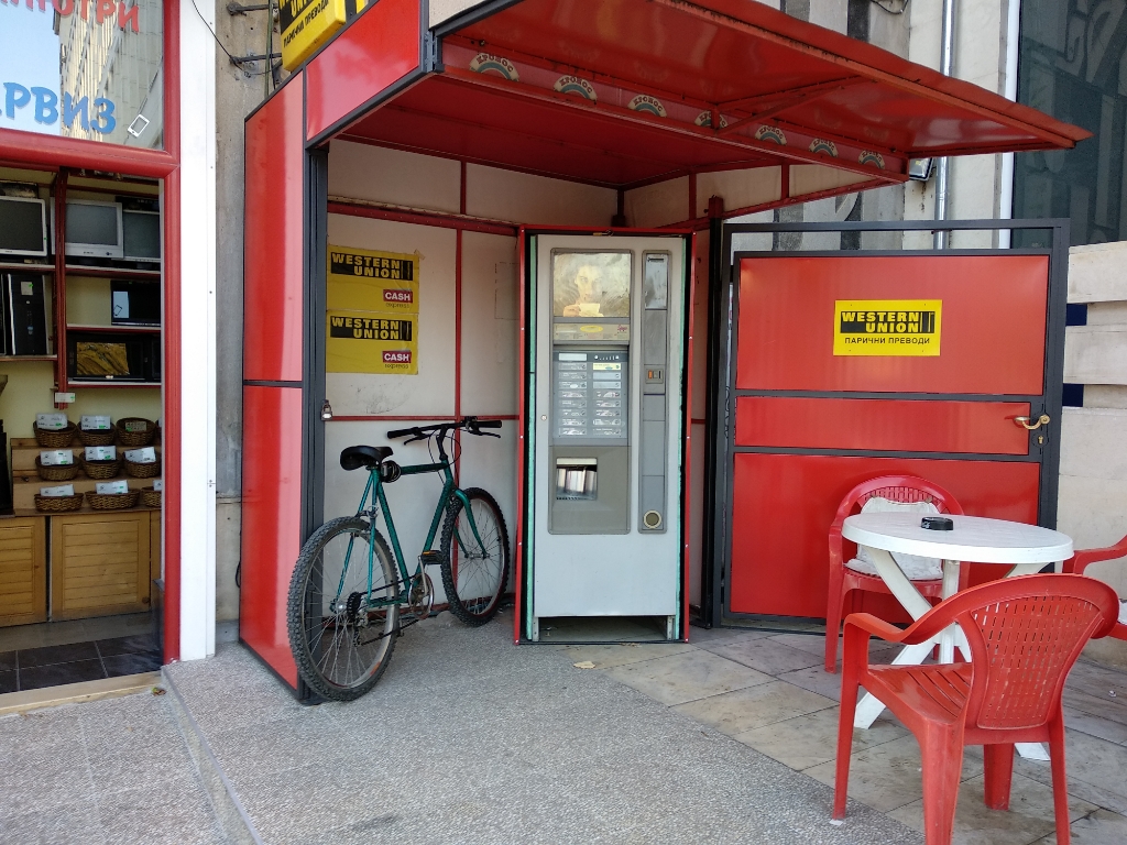 Coffee vending machine