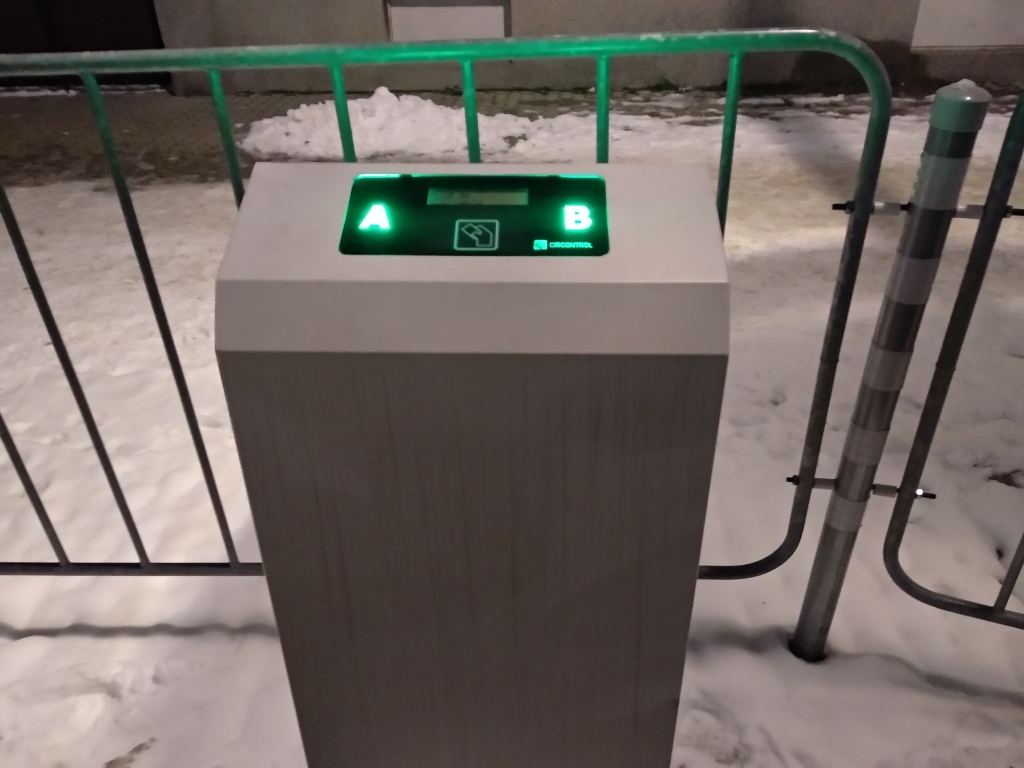 Electric vehicle charging station