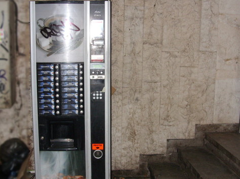 Coffee vending machine