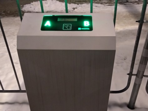 Electric vehicle charging station