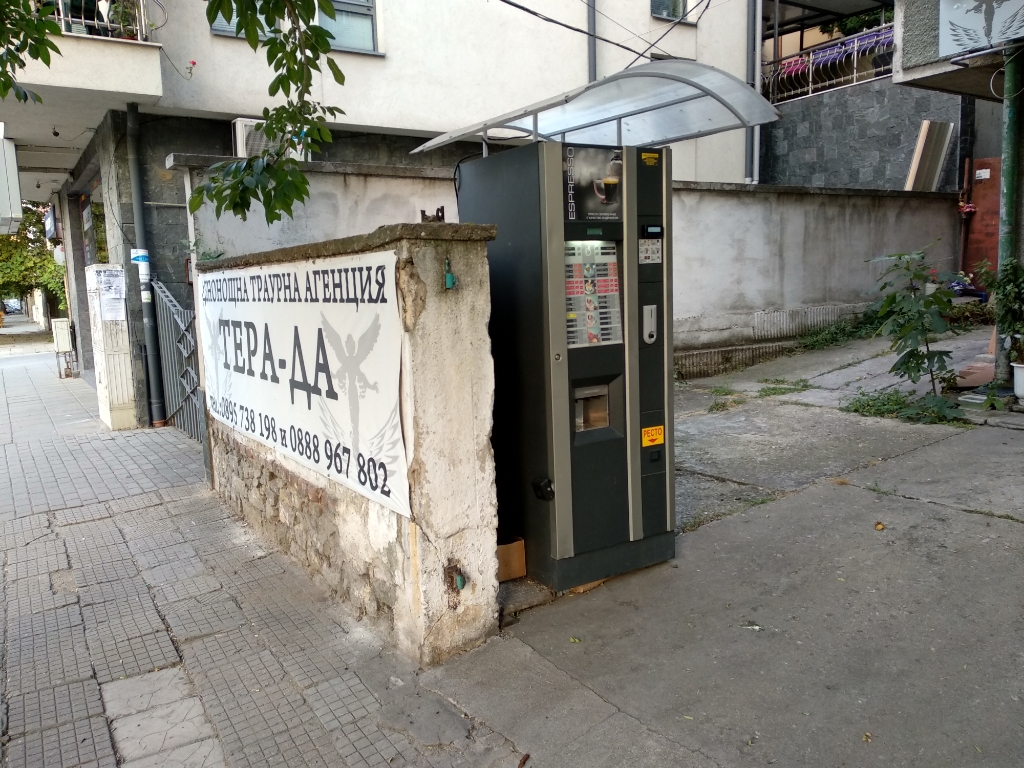 Coffee vending machine