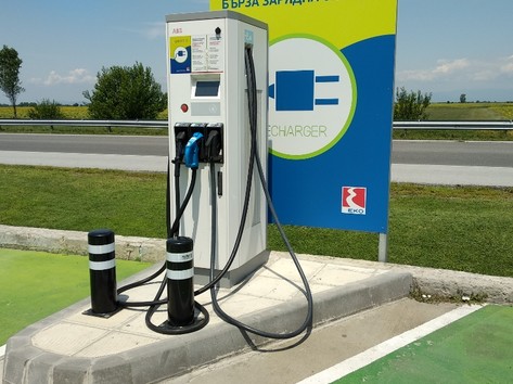 Electric vehicle charging station