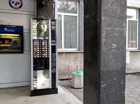 Coffee vending machine