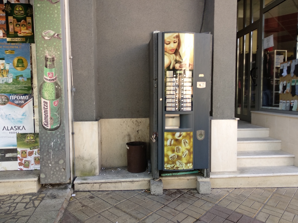 Coffee vending machine