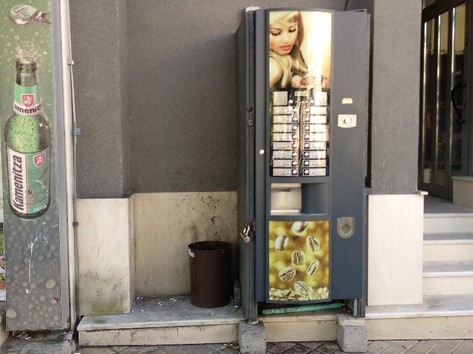 Coffee vending machine