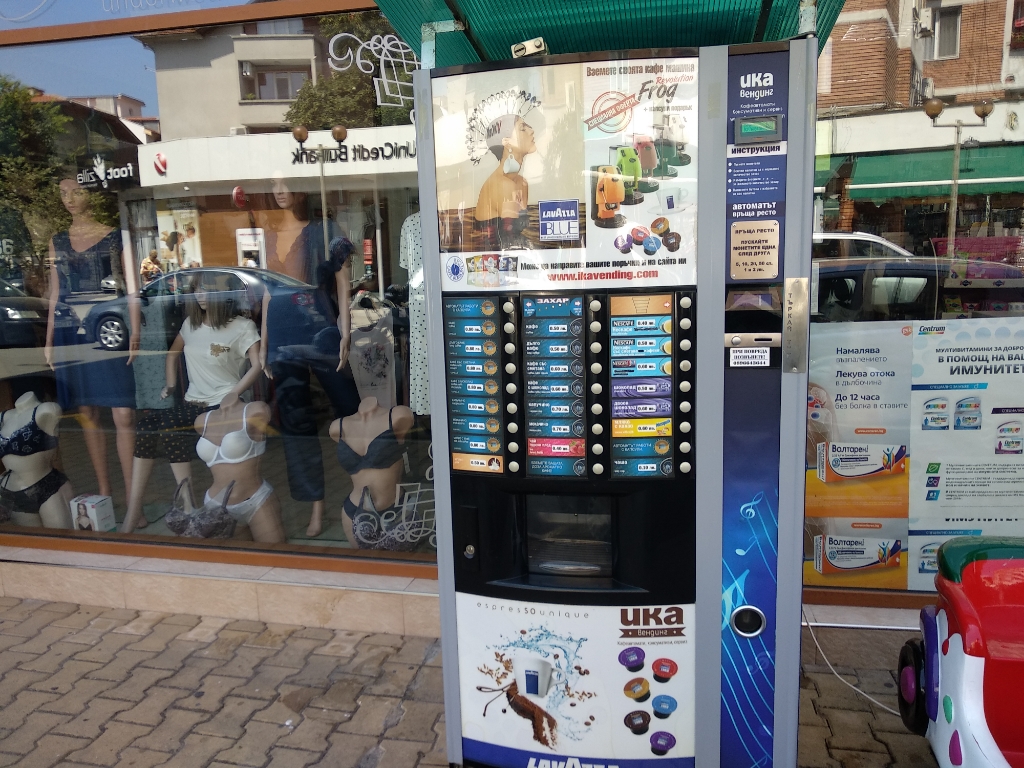 Coffee vending machine