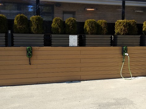 Electric vehicle charging station