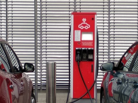 Electric vehicle charging station