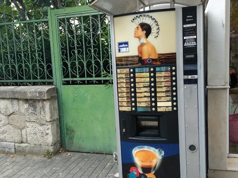 Coffee vending machine