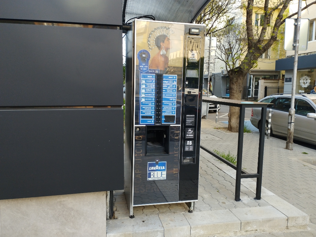 Coffee vending machine