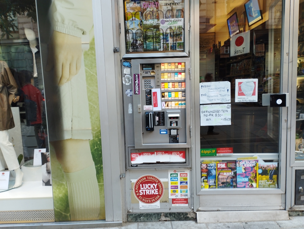 Cigarette vending machine