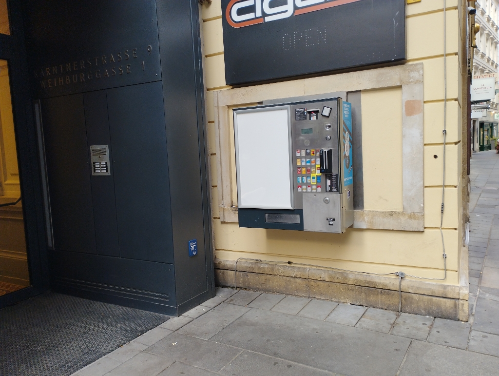 Cigarette vending machine