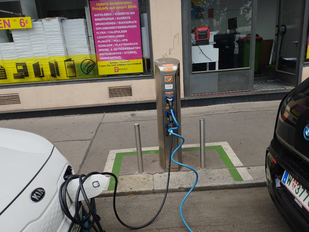 Electric vehicle charging station