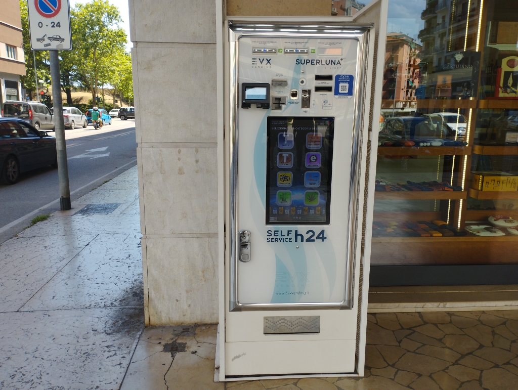 Cigarette vending machine