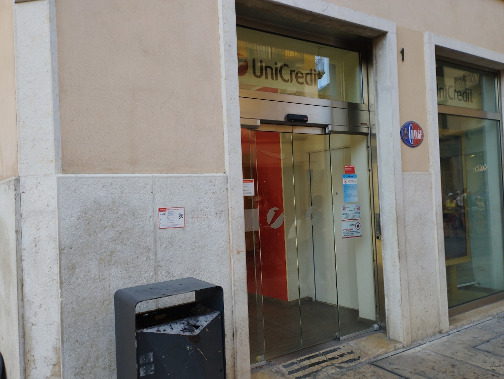 UniCredit Banca - ATM