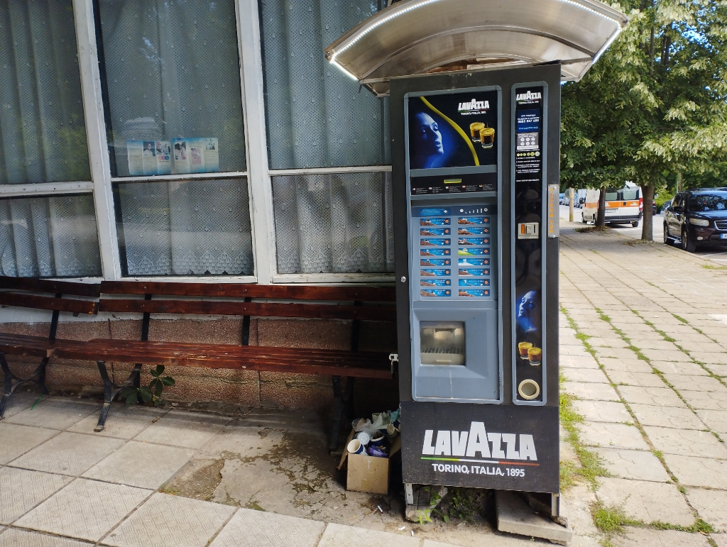 Coffee vending machine