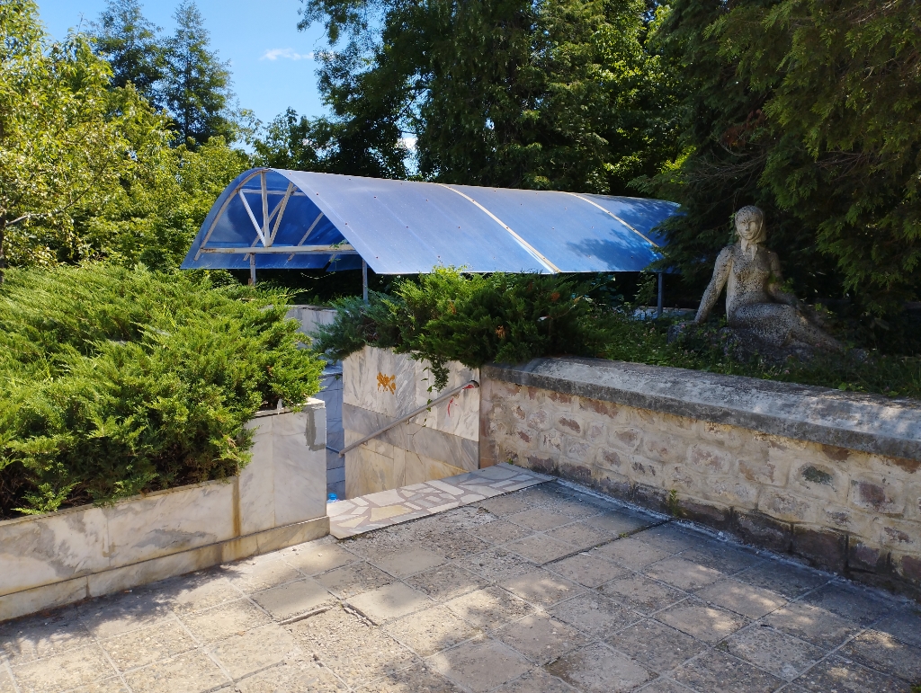 Drinking water fountain - Mineral water