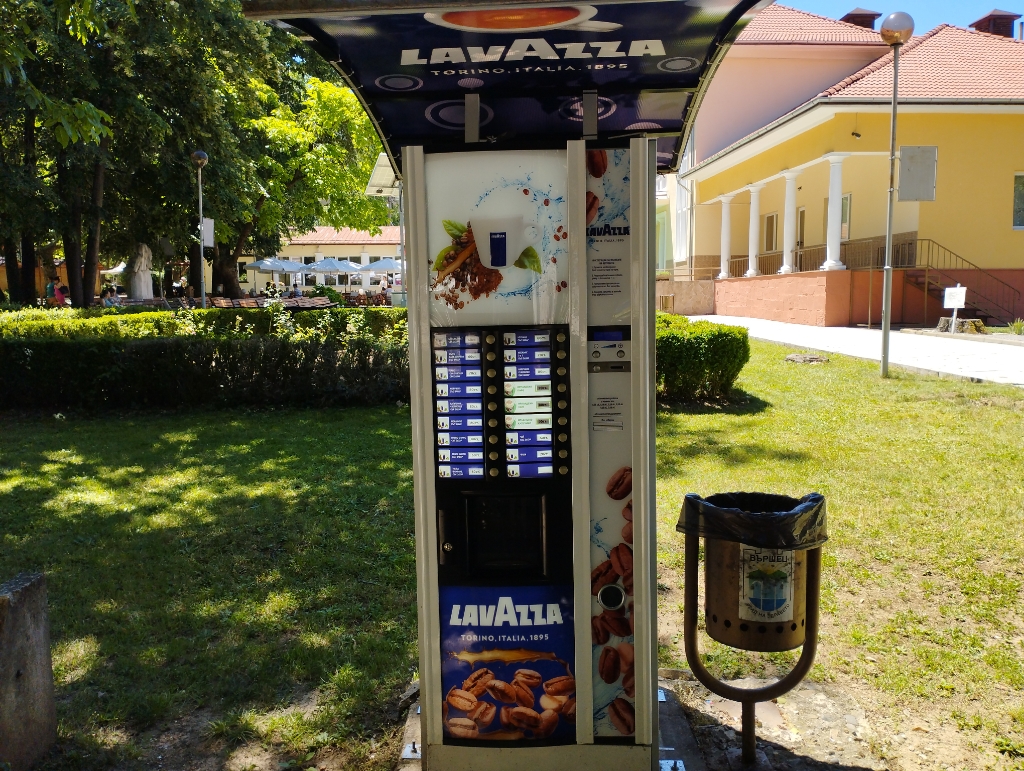 Coffee vending machine