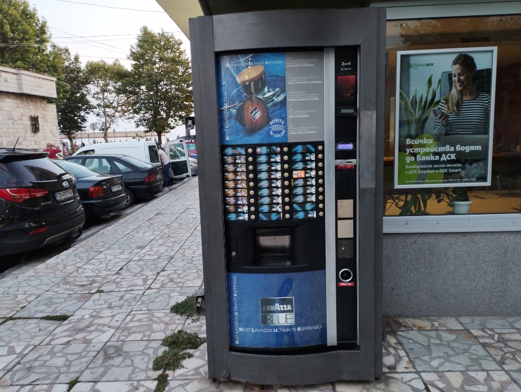 Coffee vending machine