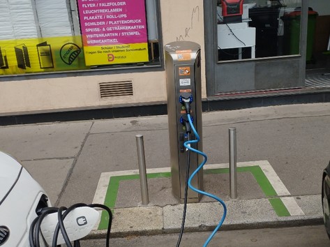 Electric vehicle charging station