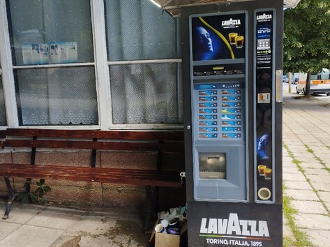 Coffee vending machine