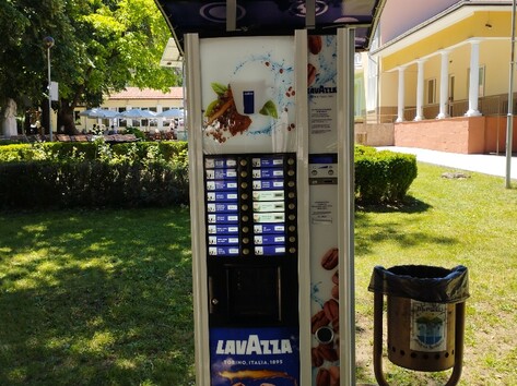 Coffee vending machine