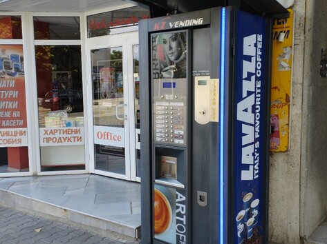 Coffee vending machine