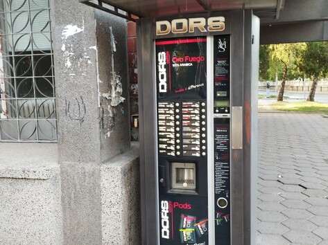 Coffee vending machine