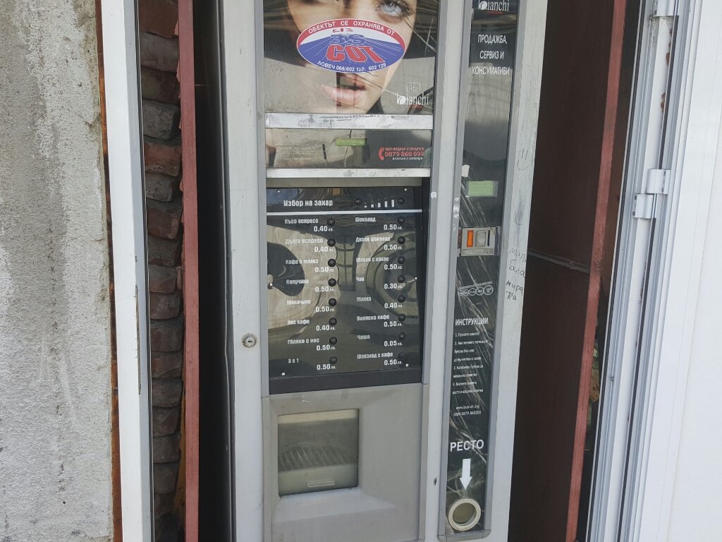 Coffee vending machine