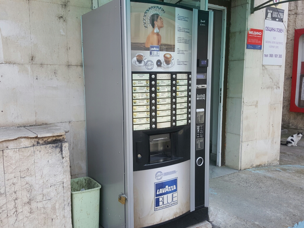 Coffee vending machine