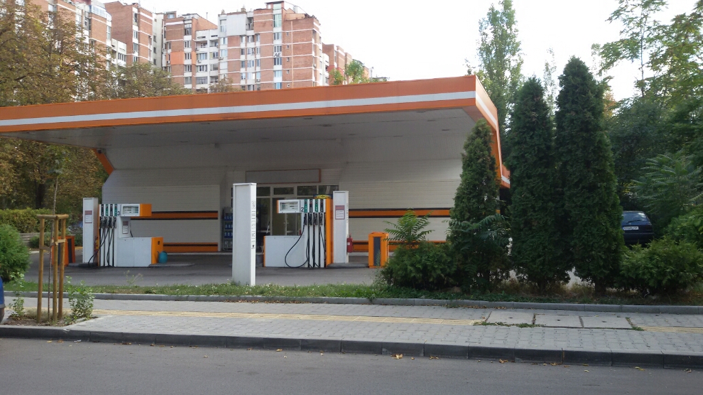 Alpi - Petrol station