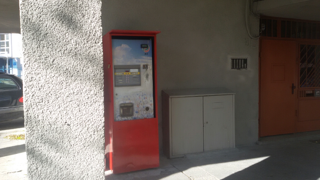 Coffee vending machine