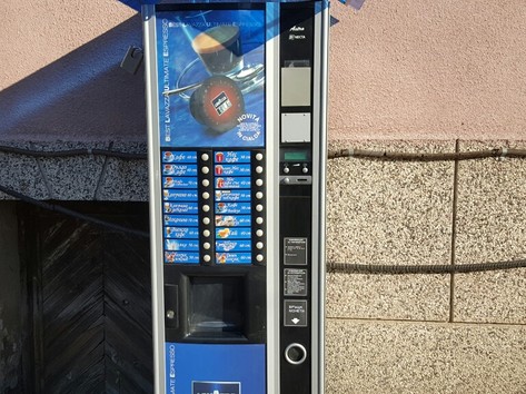 Coffee vending machine