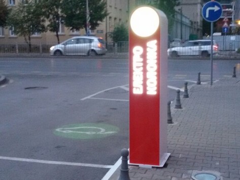 Electric vehicle charging station