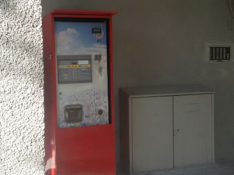 Coffee vending machine