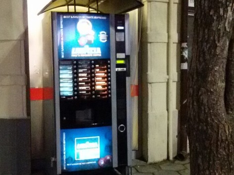 Coffee vending machine