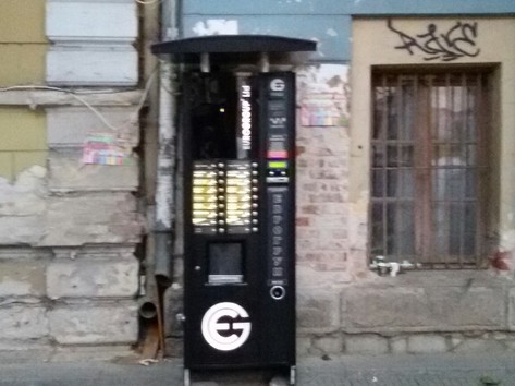 Coffee vending machine